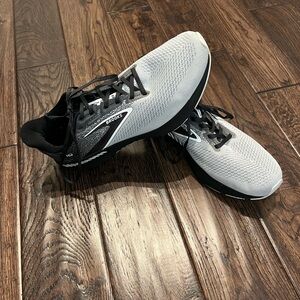 Brooks Light Gray Athletic Shoes
